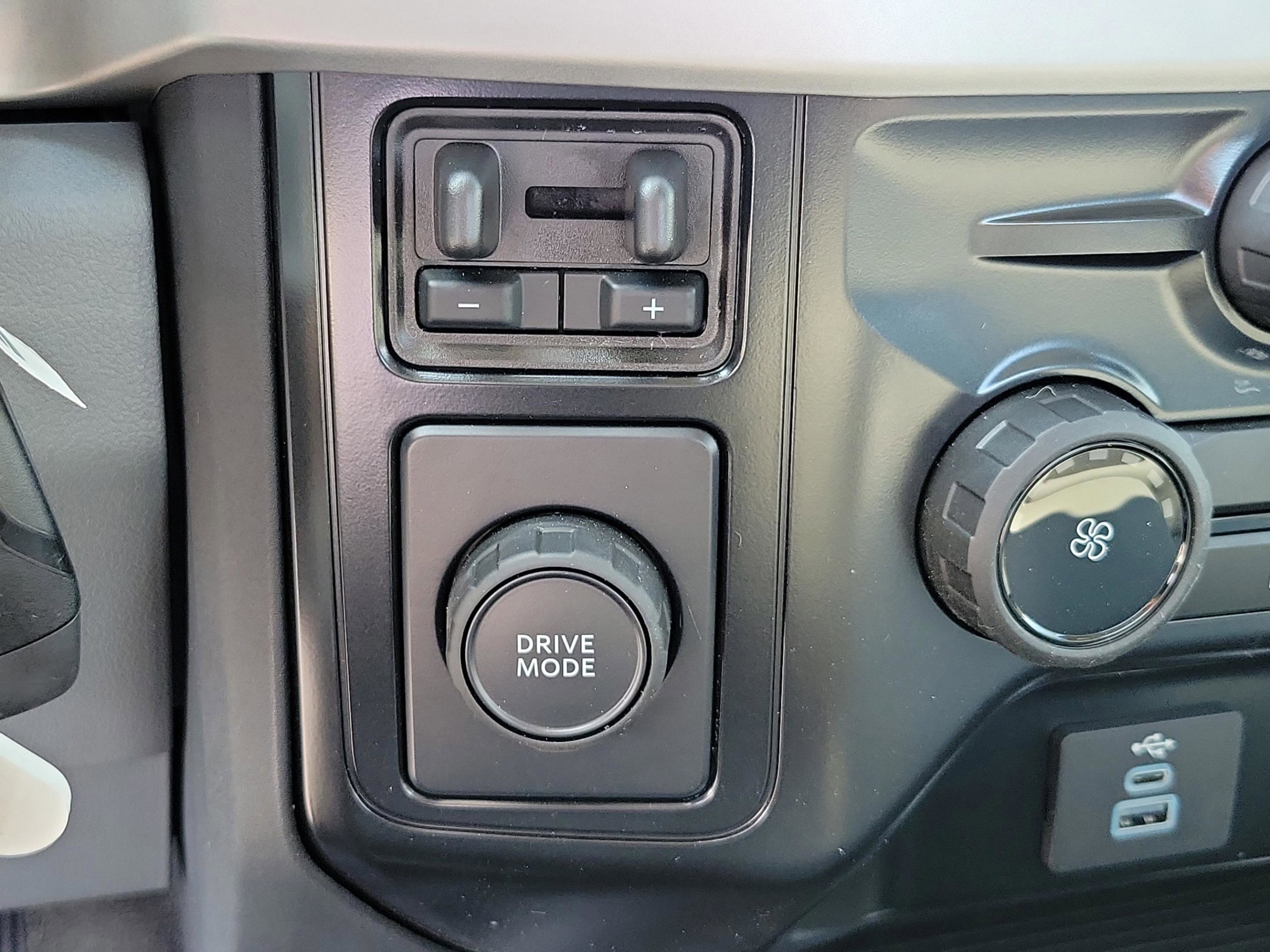 New 2025 Ford F550 2WD Regular Cab Super Duty w/ XL Chrome Package image 18