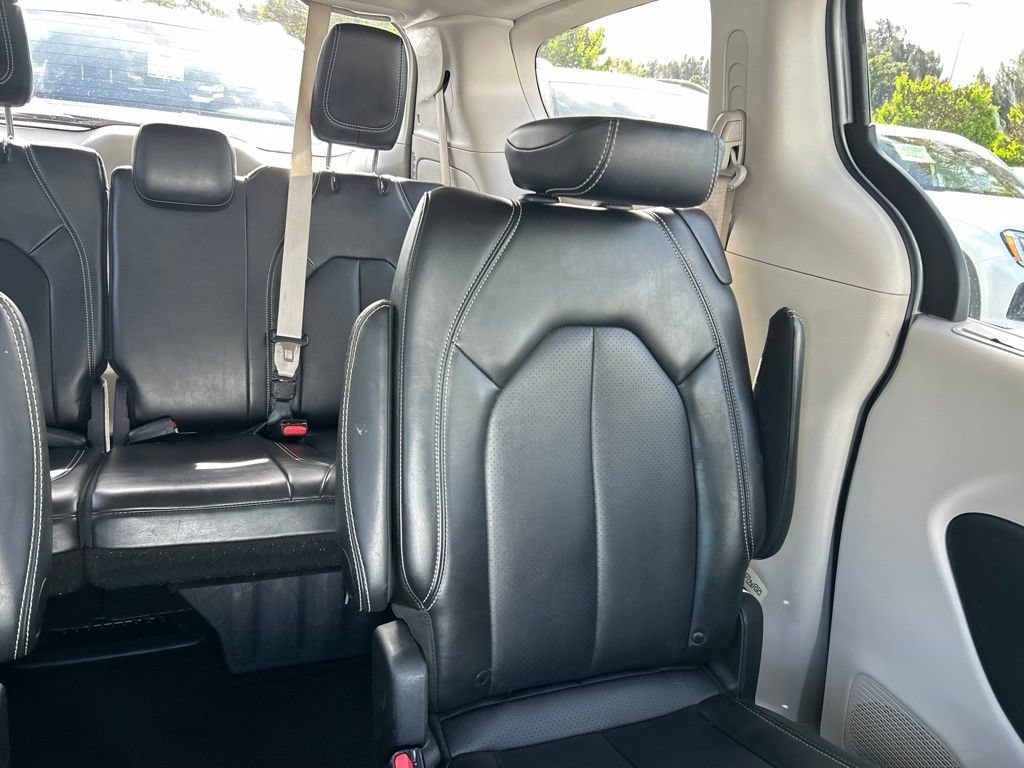 Used 2024 Chrysler Pacifica Touring-L FWD image 33