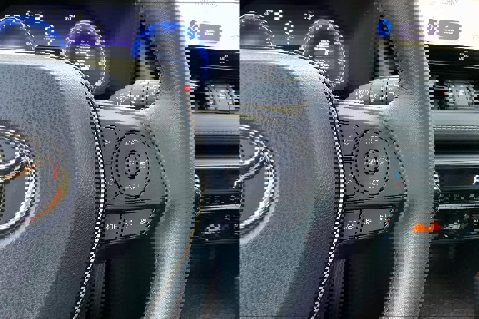 Used 2023 Toyota RAV4 Limited image 24