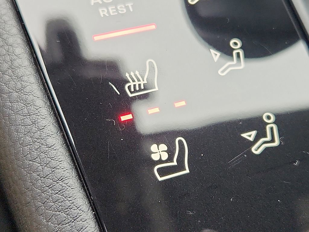 Used 2023 Porsche Macan Turbo image 21