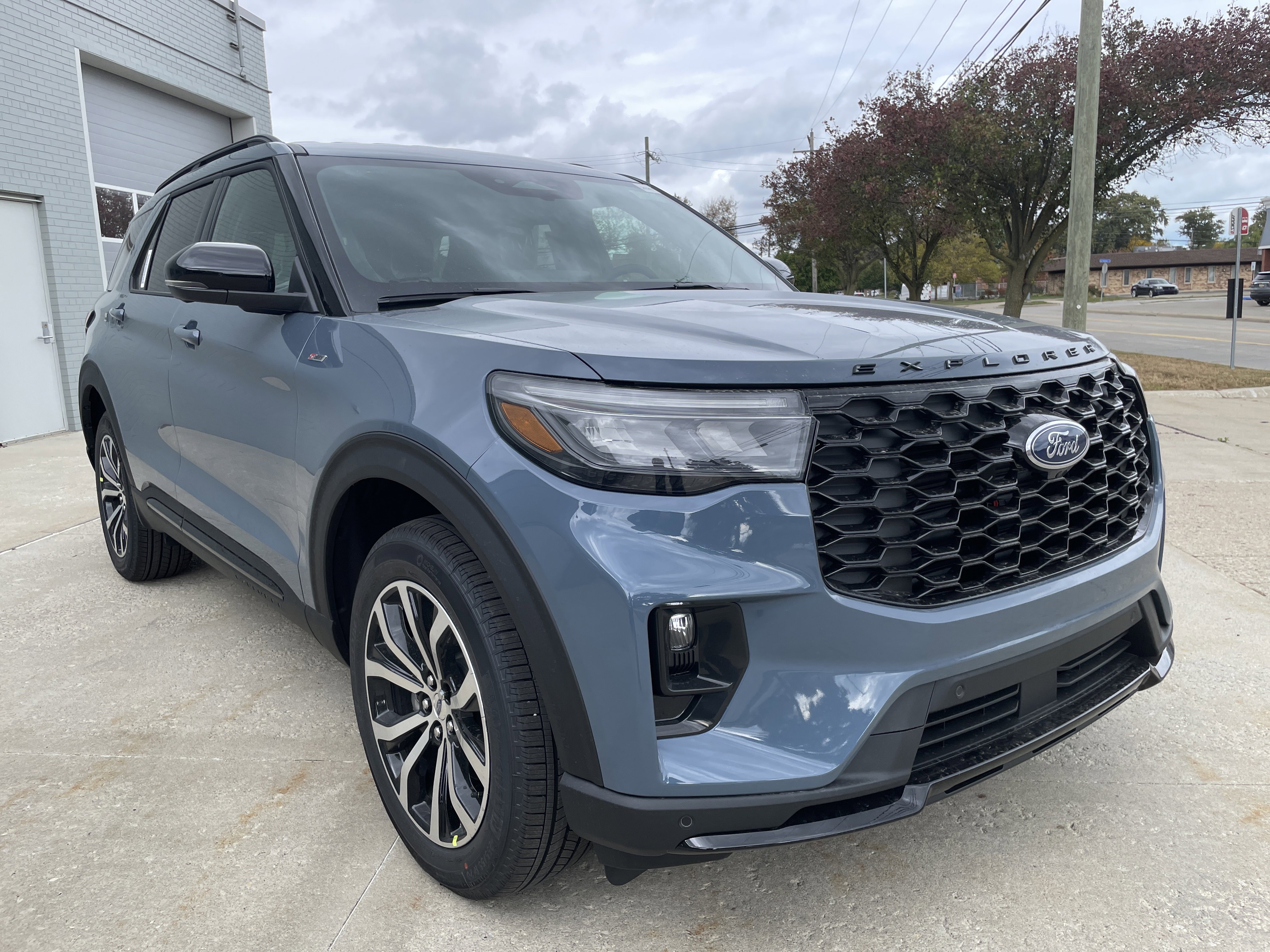 New 2026 Ford Explorer ST-Line image 3