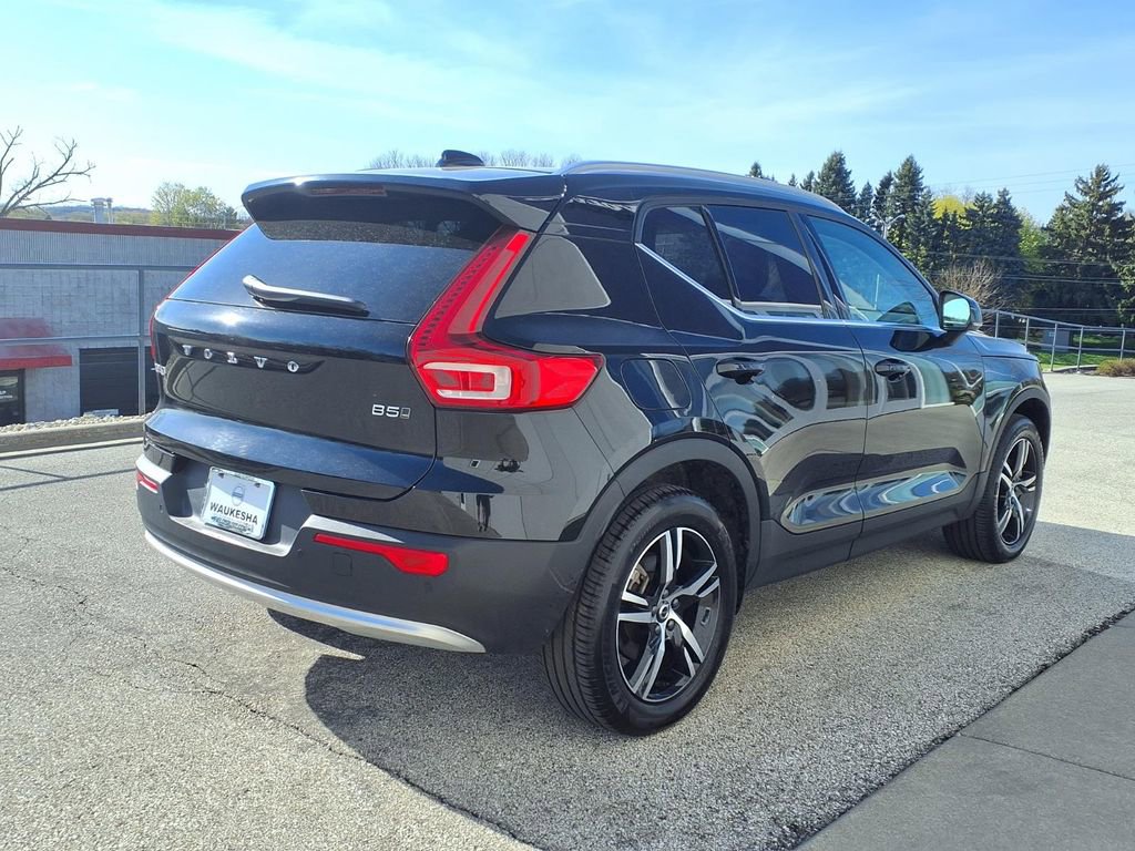 Certified 2025 Volvo XC40 B5 Core AWD/4WD image 5