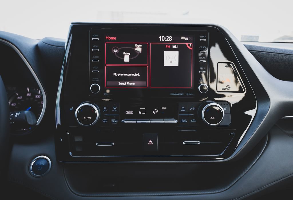 Used 2021 Toyota Highlander XLE image 4