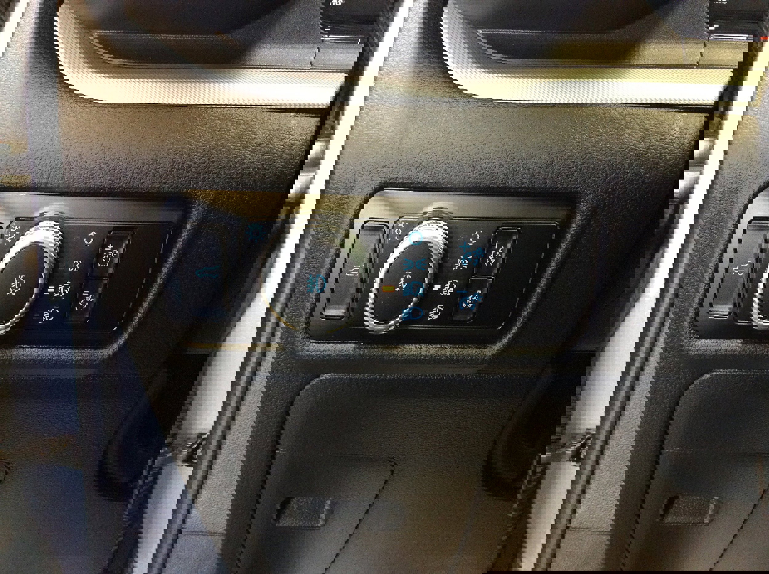 Used 2023 Ford Explorer XLT w/ Equipment Group 202A image 20