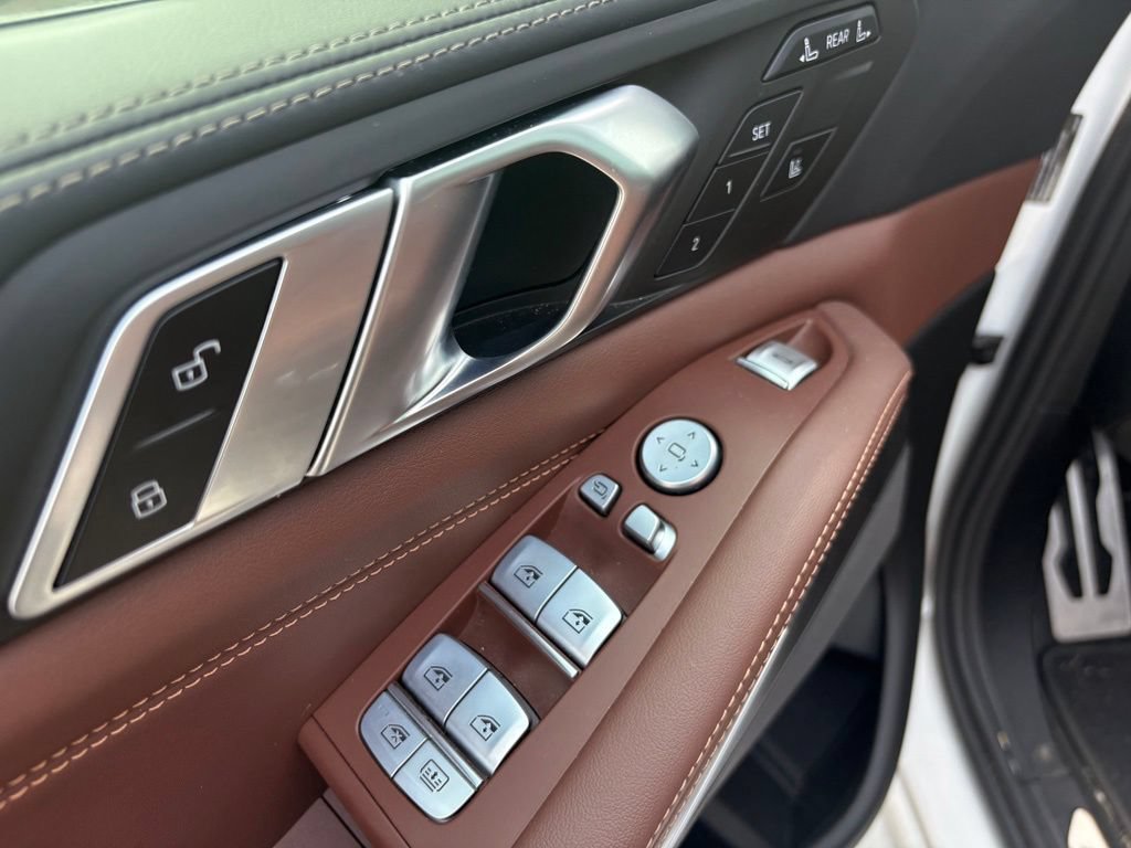 Used 2024 BMW X7 M60i AWD/4WD image 12