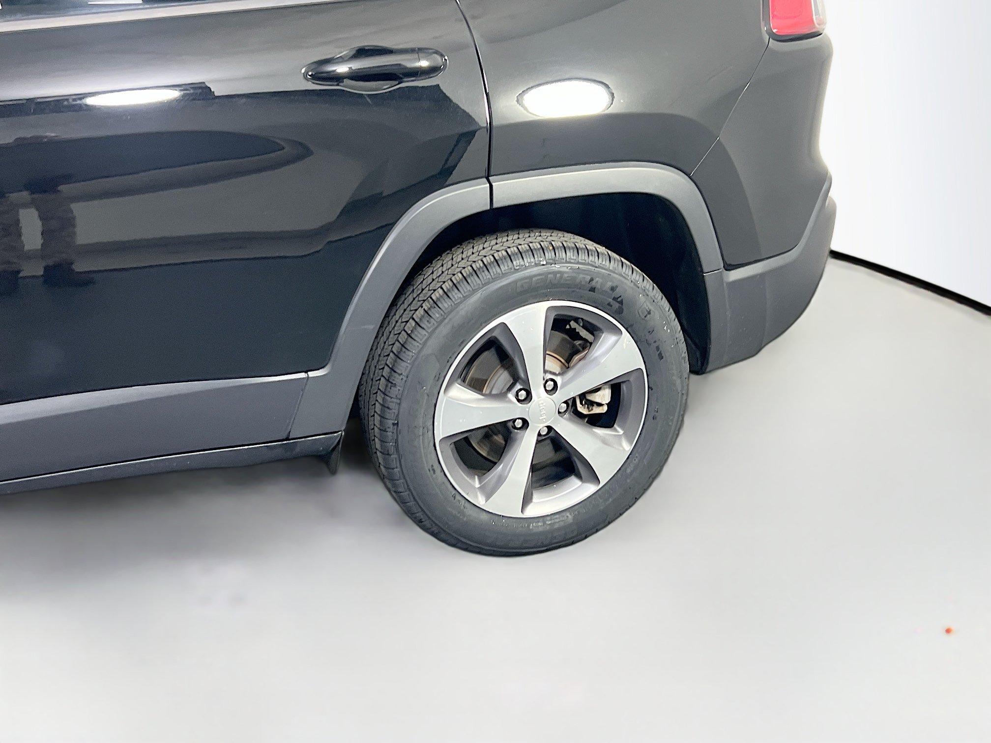 Used 2022 Jeep Cherokee Limited AWD/4WD image 30