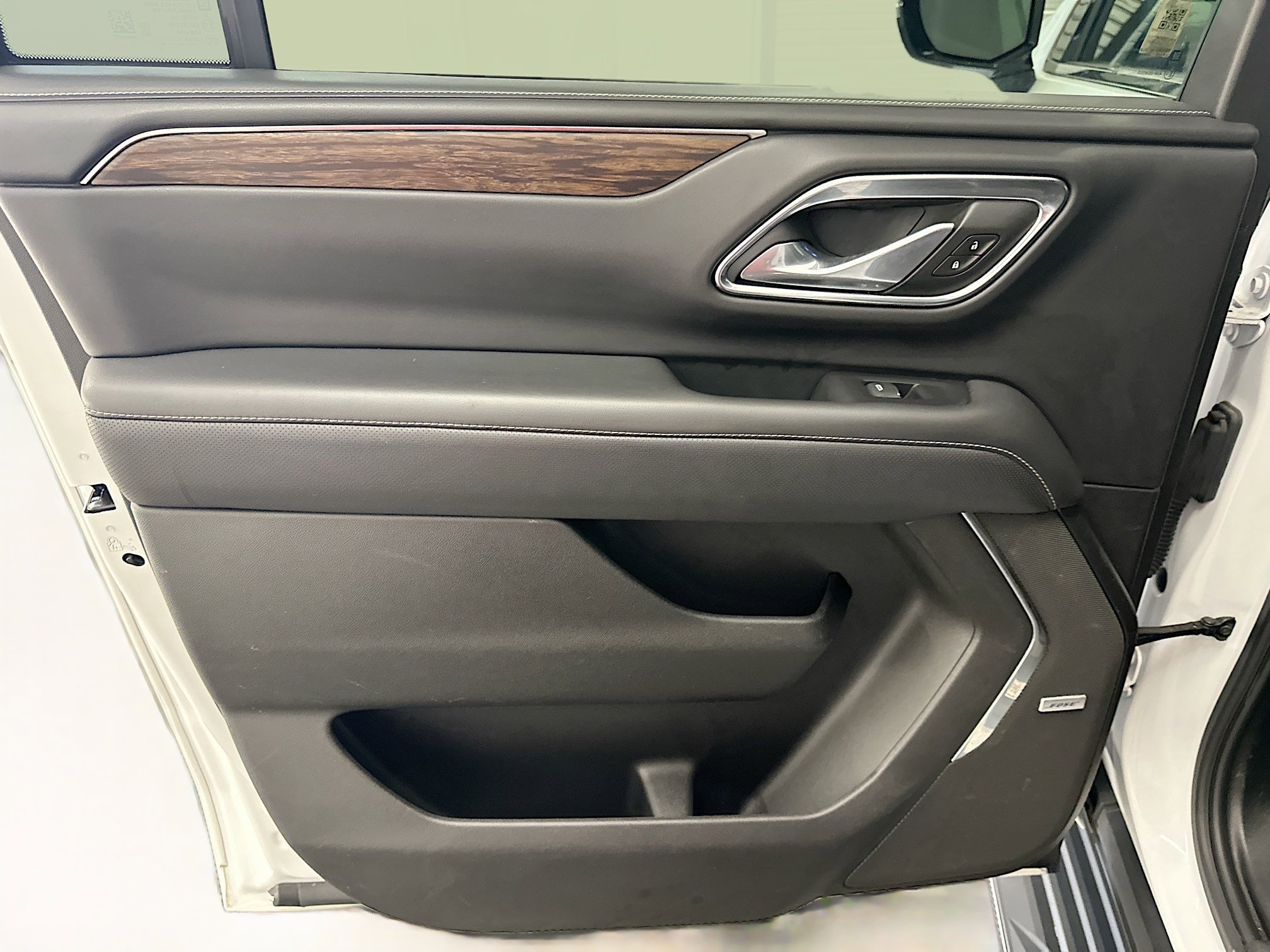 Used 2024 Chevrolet Suburban Premier image 27