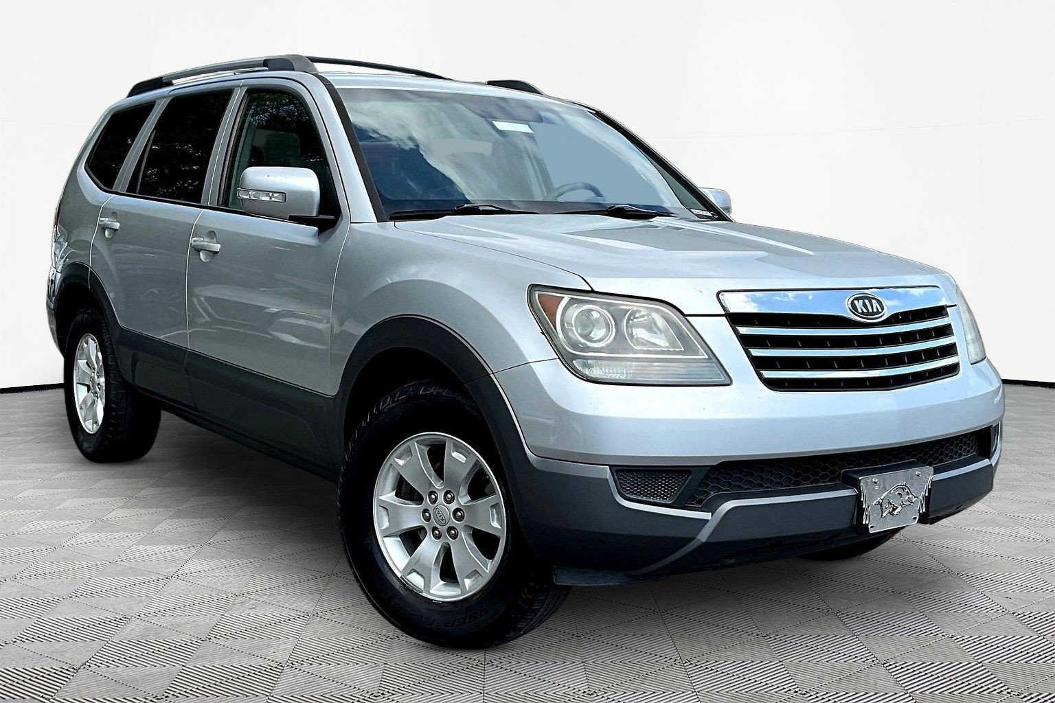 Used 2009 Kia Borrego LX w/ Convenience Pkg AWD/4WD image 3