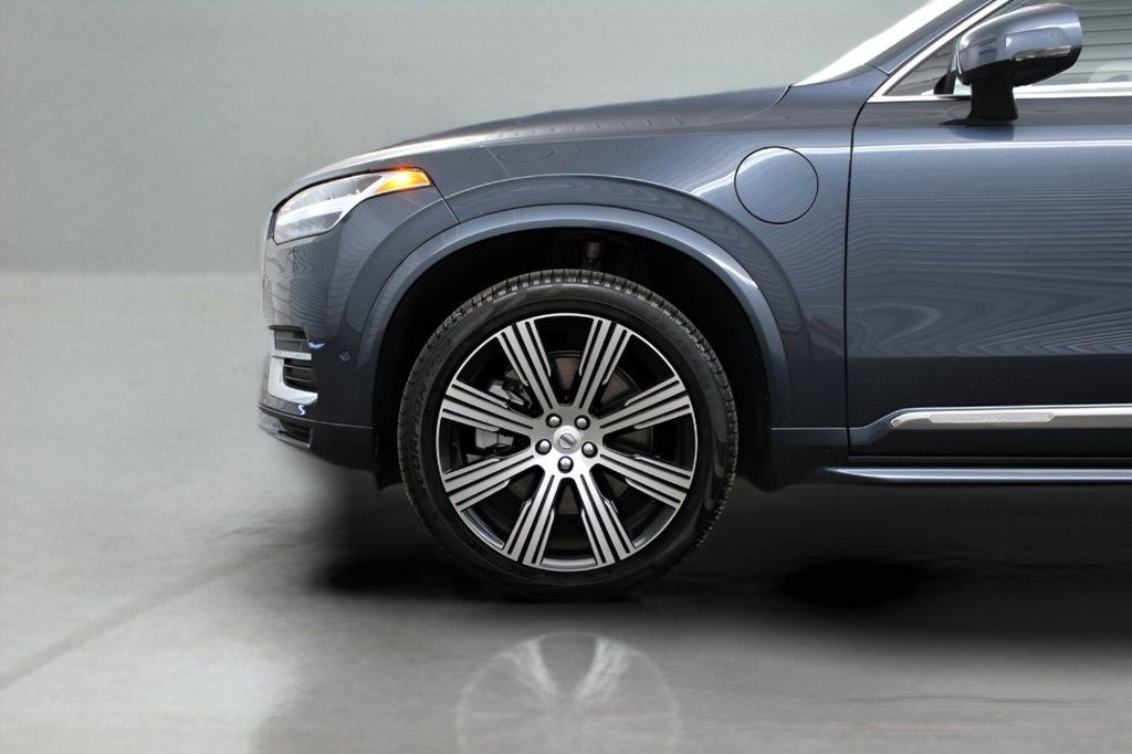 Certified 2024 Volvo XC90 T8 Plus w/ Protection Package image 40
