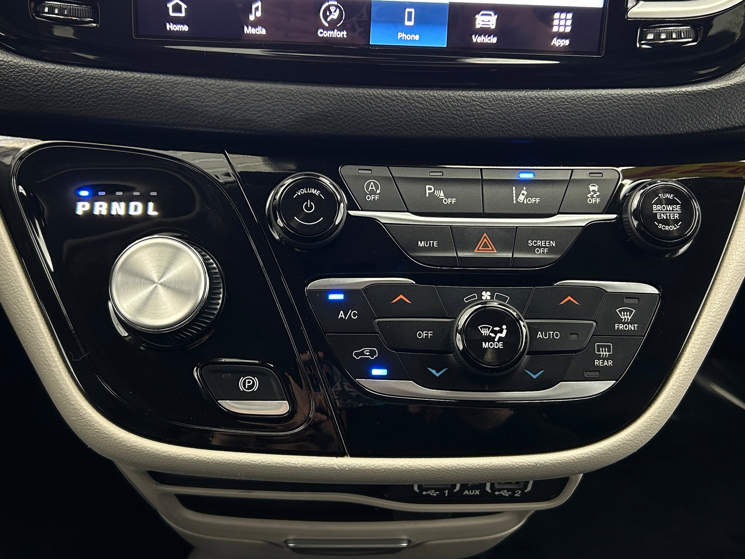 Used 2022 Chrysler Pacifica Touring-L FWD image 10