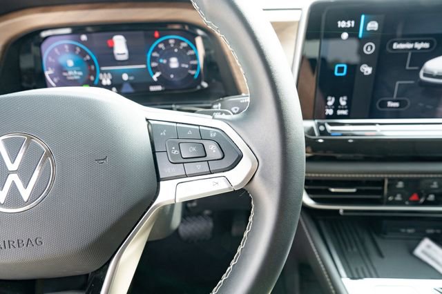 Certified 2025 Volkswagen Atlas SE FWD image 23