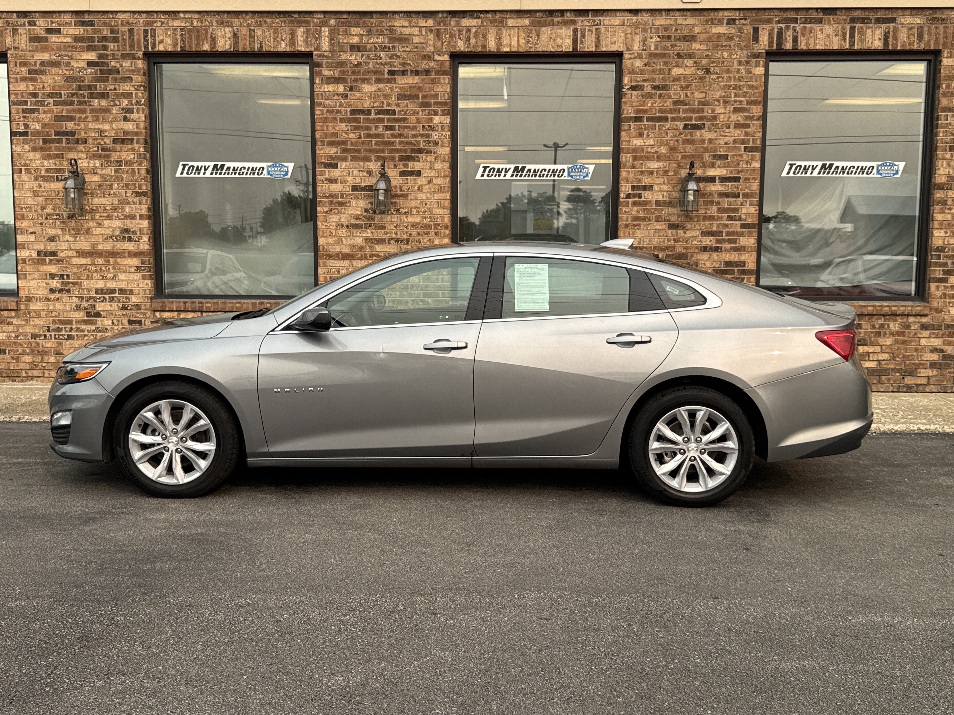Used 2024 Chevrolet Malibu LT FWD image 2