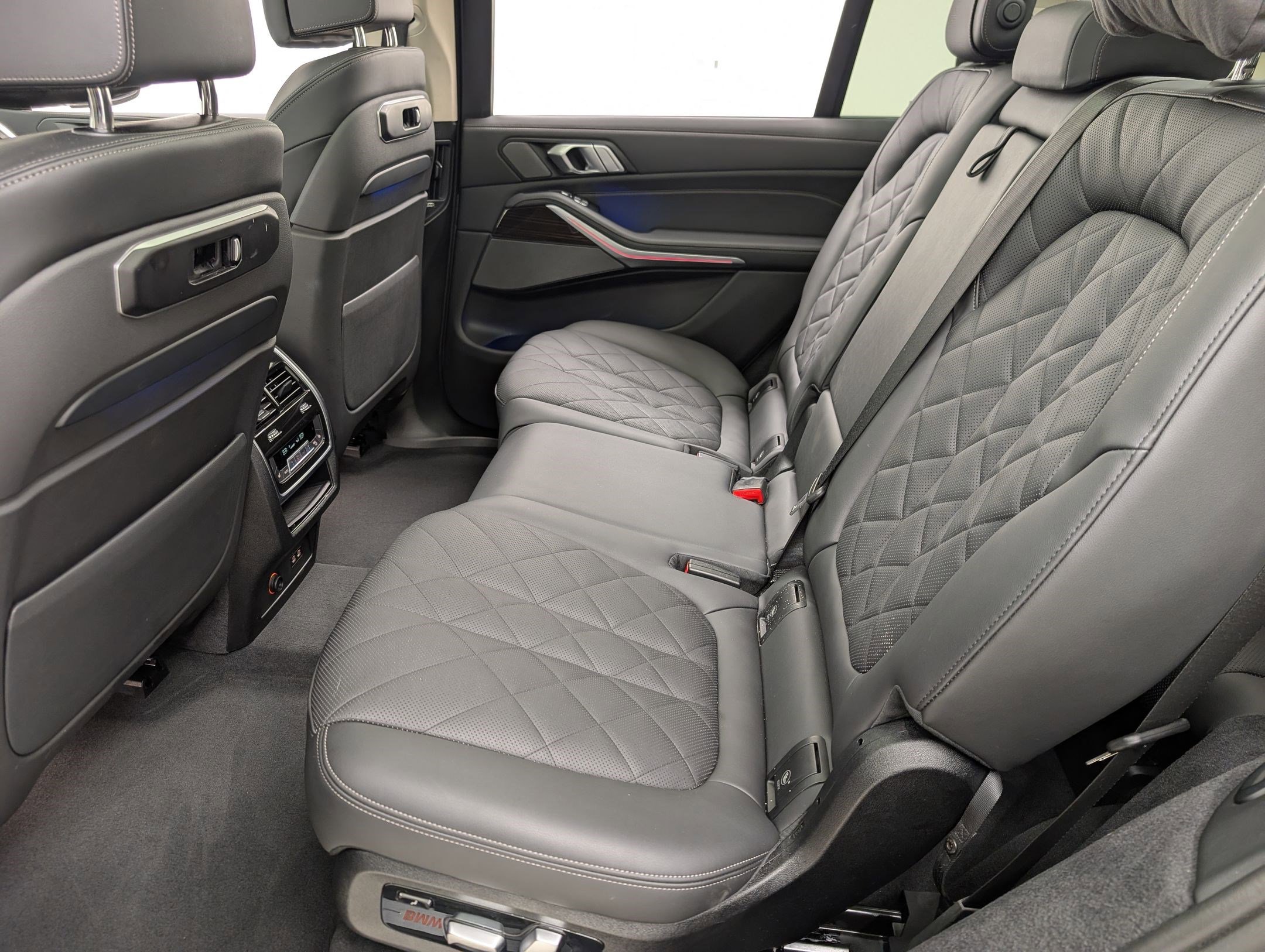 Used 2025 BMW X7 xDrive40i w/ Premium Package image 15