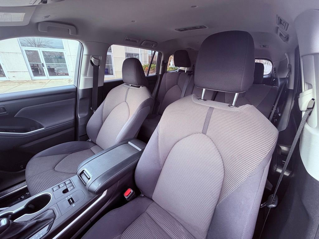 Used 2023 Toyota Highlander LE image 10