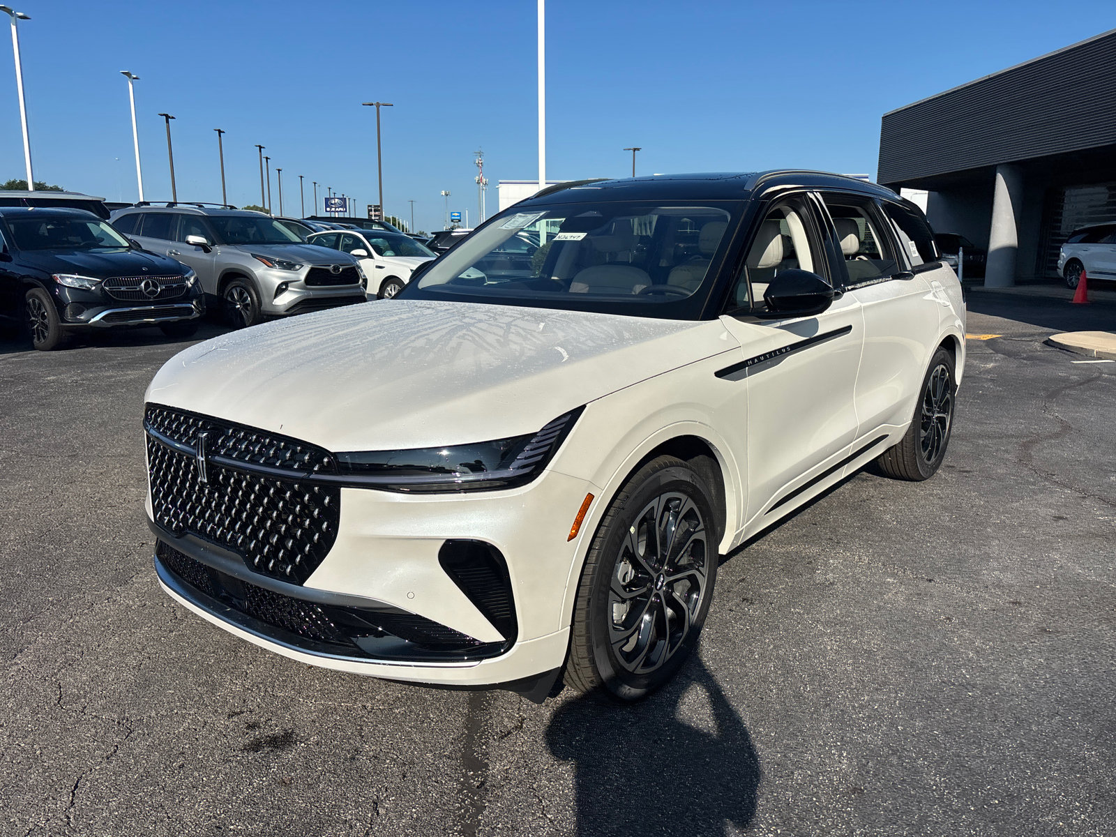New 2026 Lincoln Nautilus Reserve AWD/4WD image 3