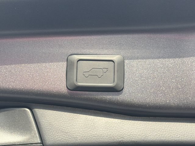 Used 2022 Toyota RAV4 Limited AWD/4WD image 21