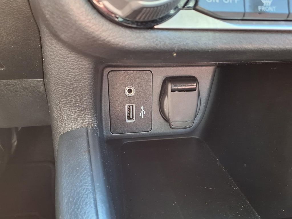 Used 2022 Nissan Versa SR w/ Convenience Package FWD image 21