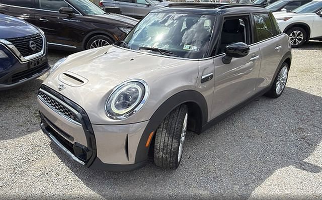 Used 2022 MINI Cooper S image 1