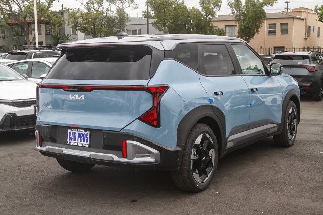 New 2027 Kia Seltos S FWD image 16