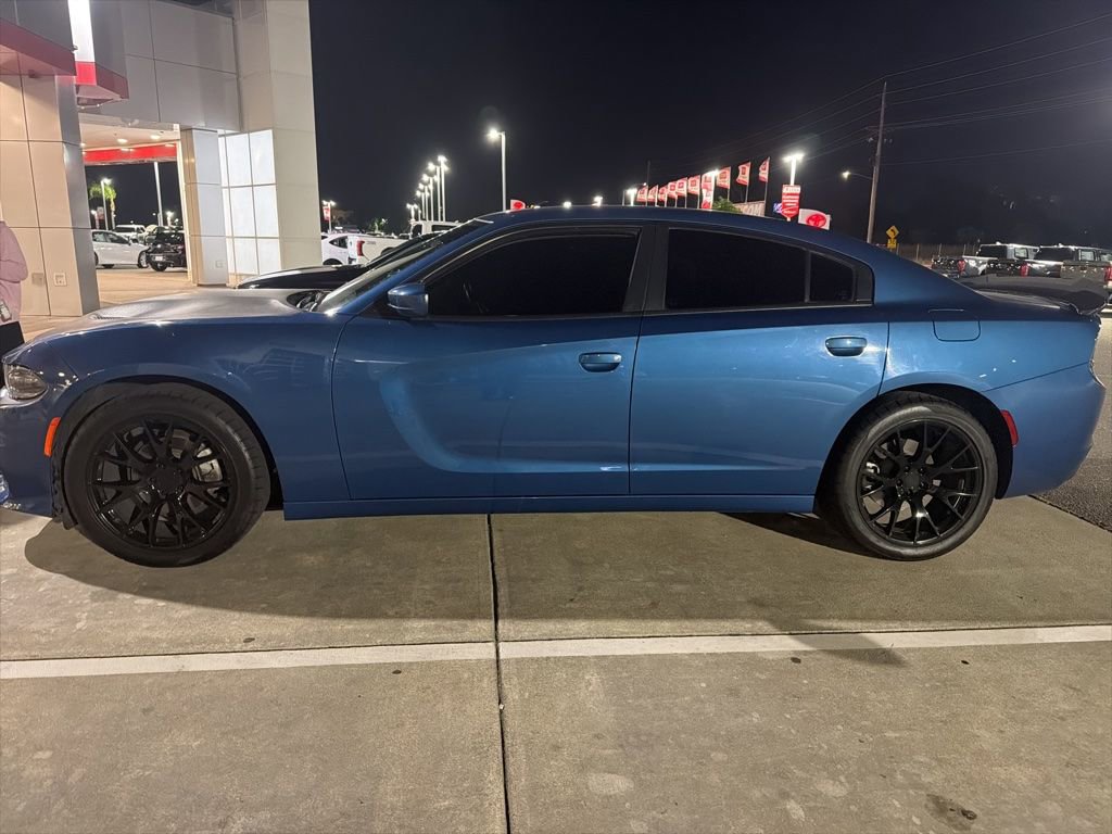 Used 2022 Dodge Charger SXT RWD image 2