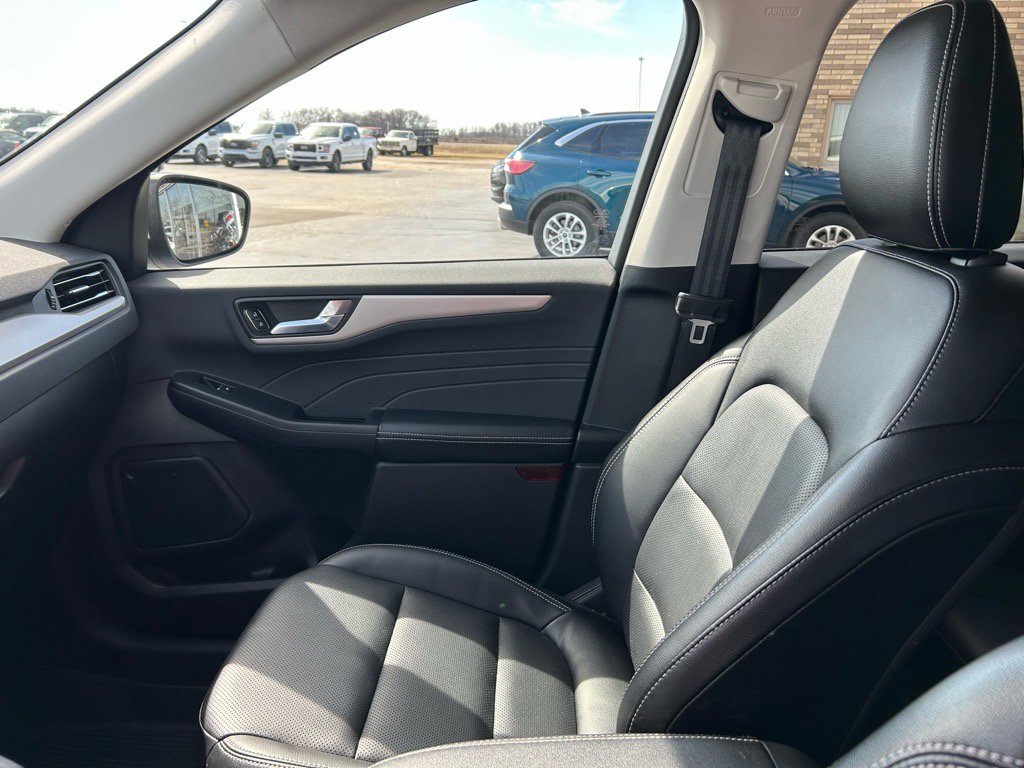 Used 2022 Ford Escape SEL image 33