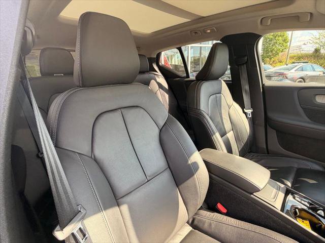 Used 2023 Volvo XC40 B5 Plus w/ Protection Package Premier AWD/4WD image 20