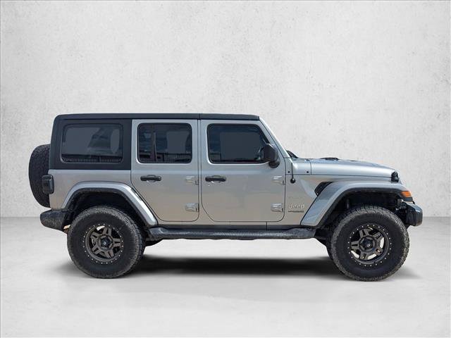 Used 2018 Jeep Wrangler Unlimited Sahara AWD/4WD image 4