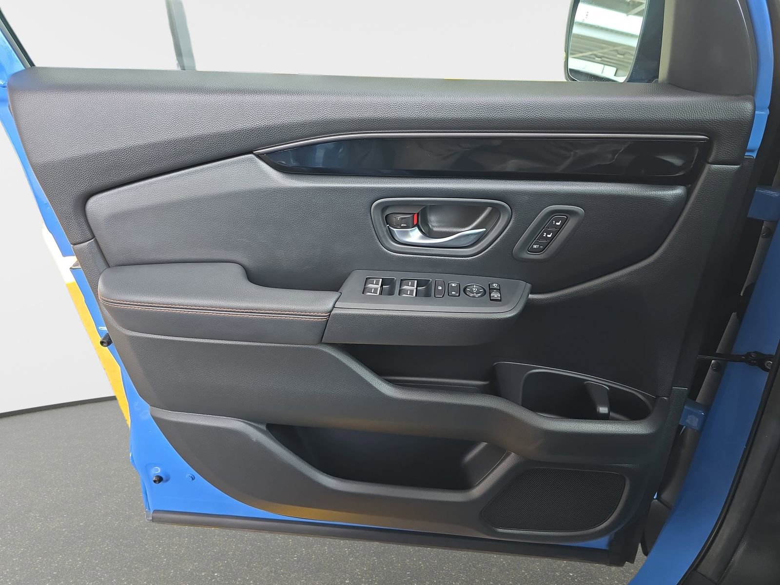 Certified 2025 Honda Pilot TrailSport image 30