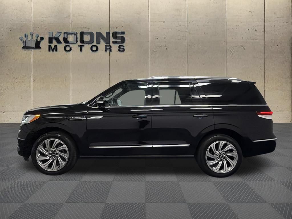 Certified 2023 Lincoln Navigator Reserve AWD/4WD image 4