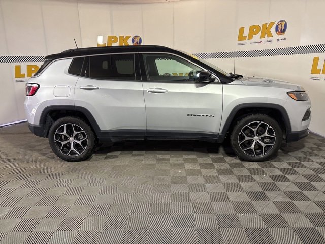 Certified 2024 Jeep Compass Limited image 40
