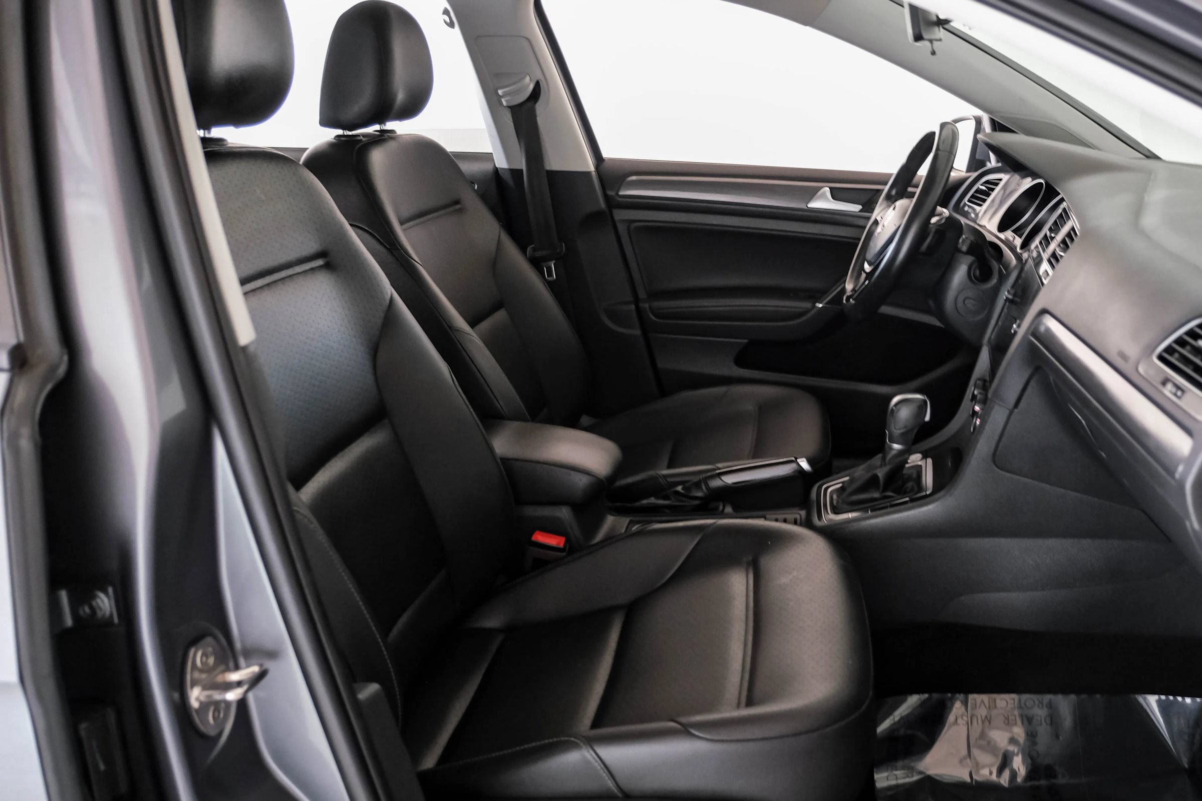 Used 2019 Volkswagen Golf SE FWD image 32