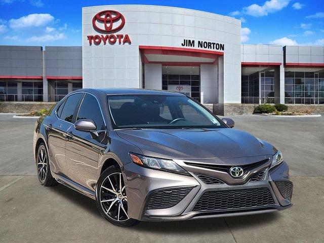 Used 2021 Toyota Camry SE FWD image 1