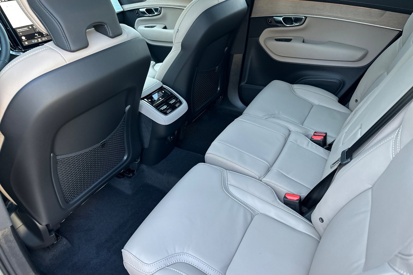 New 2025 Volvo XC90 B6 Ultra image 10