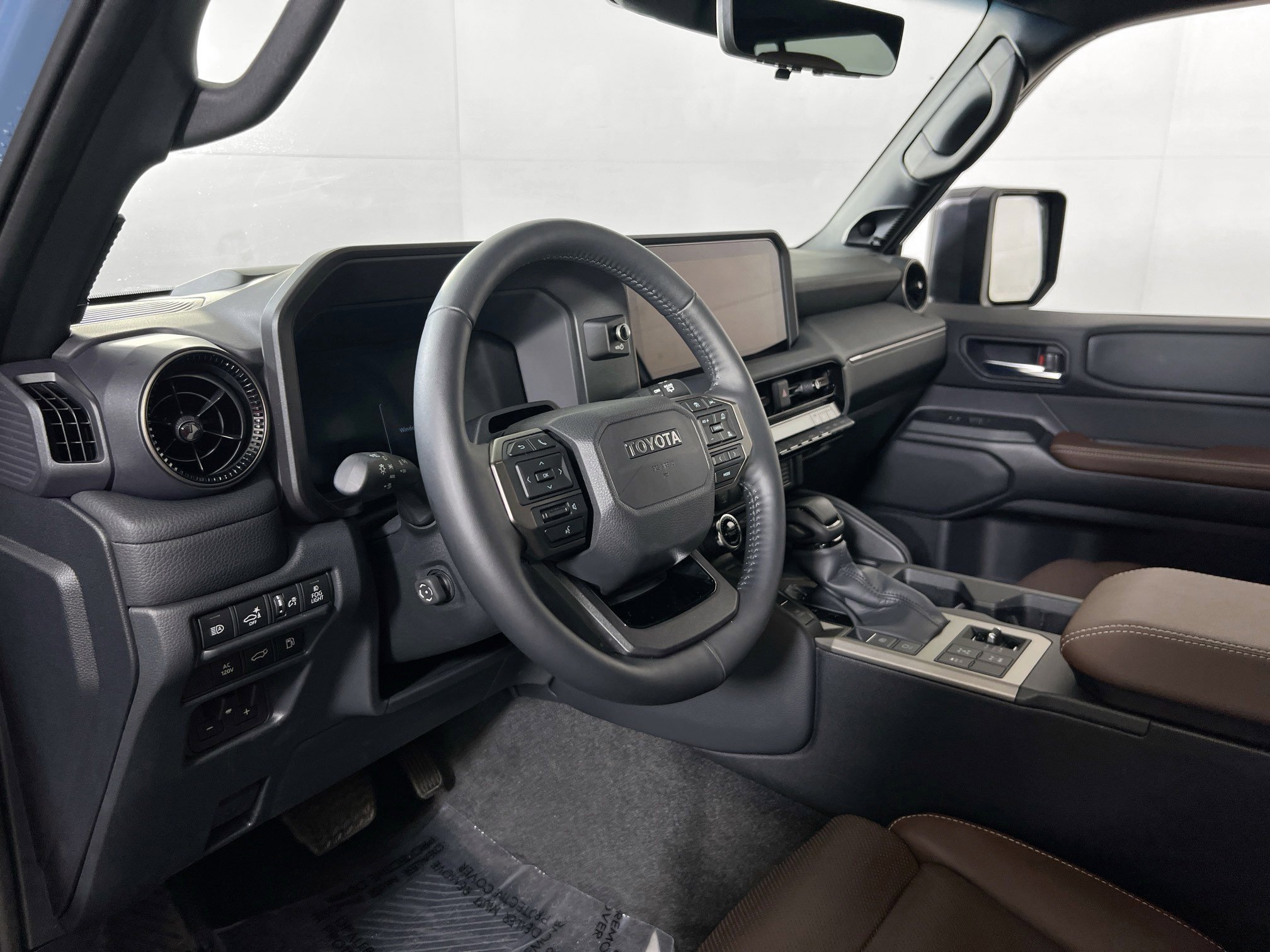 Used 2025 Toyota Land Cruiser w/ Premium Package image 9