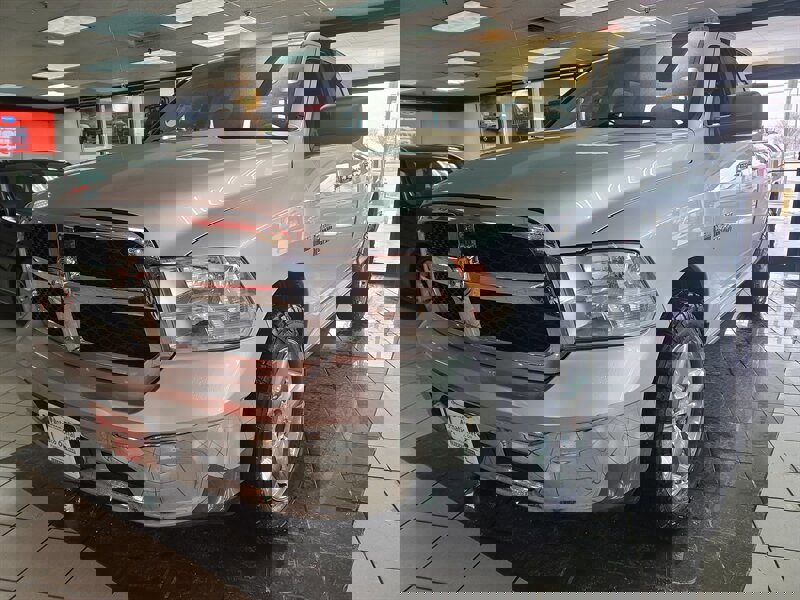 Used 2016 RAM 1500 Classic SLT w/ SLT Plus D￩cor Group image 2