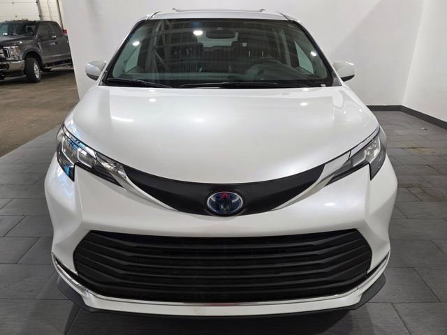 Used 2023 Toyota Sienna XLE w/ XLE Plus Package image 8