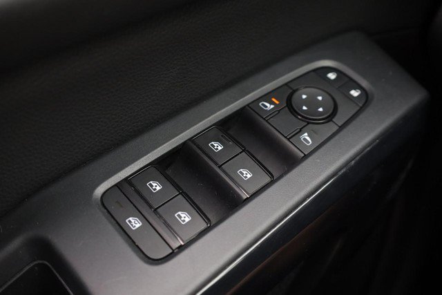 Certified 2025 Nissan Pathfinder SV FWD image 19