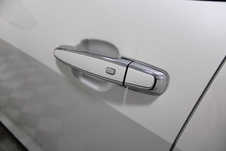 Used 2018 Chevrolet Malibu Premier w/ Premier Sun and Wheel Package image 17