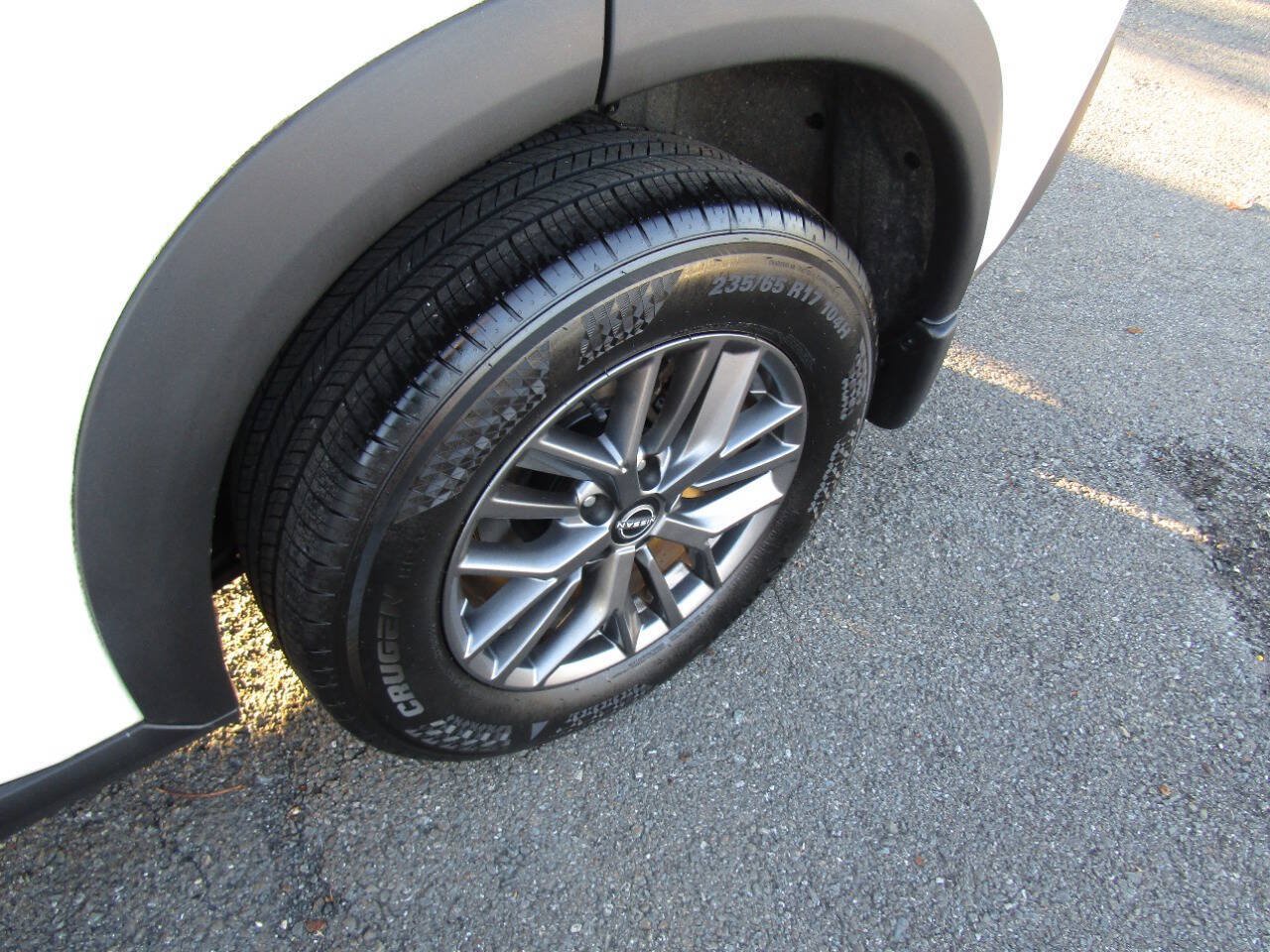 Used 2023 Nissan Rogue S AWD/4WD image 24