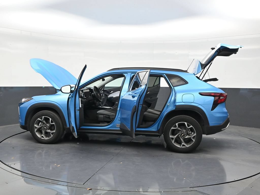 Used 2025 Chevrolet Trax LT FWD image 29