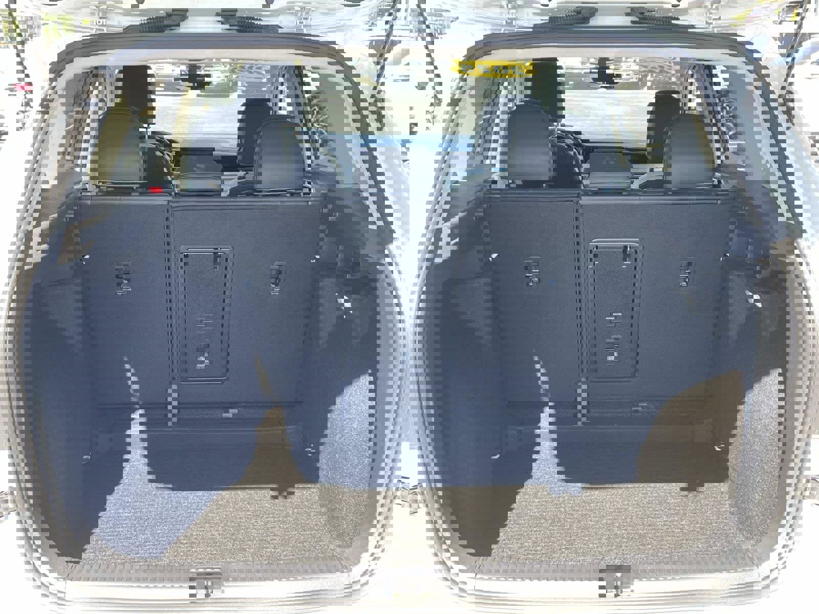 Used 2025 Volkswagen Taos SE w/ Panoramic Sunroof Package FWD image 10