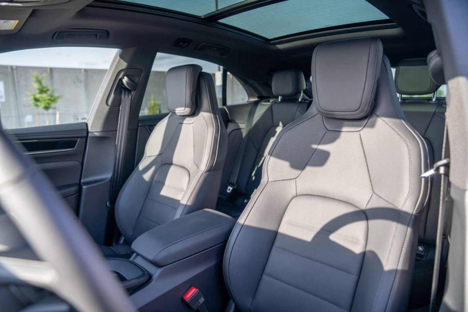 New 2026 Porsche Macan 4 Electric AWD/4WD image 4