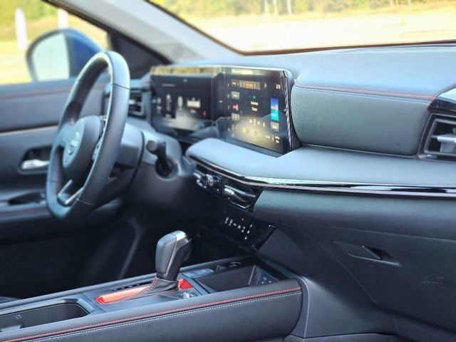 Certified 2025 Nissan Kicks SR w/ Illumination Package image 13