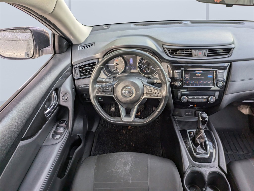 Used 2018 Nissan Rogue SV w/ Premium Package image 16