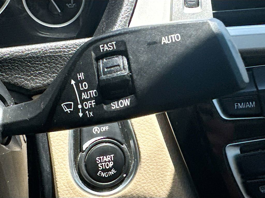 Used 2018 BMW 320i Sedan RWD image 15