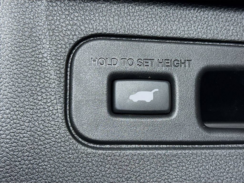 Used 2025 Honda Pilot Elite image 32