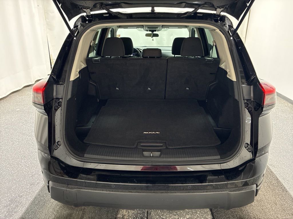 Used 2024 Nissan Rogue S image 6
