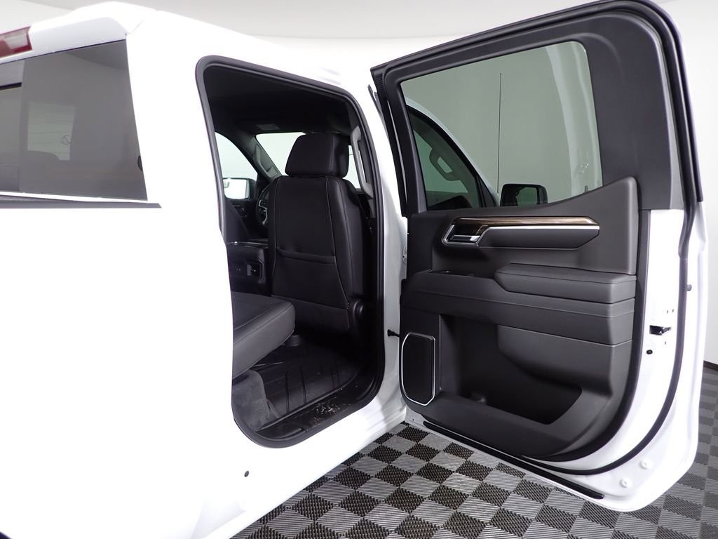New 2026 Chevrolet Silverado 1500 RST w/ Dark Appearance Package AWD/4WD image 36
