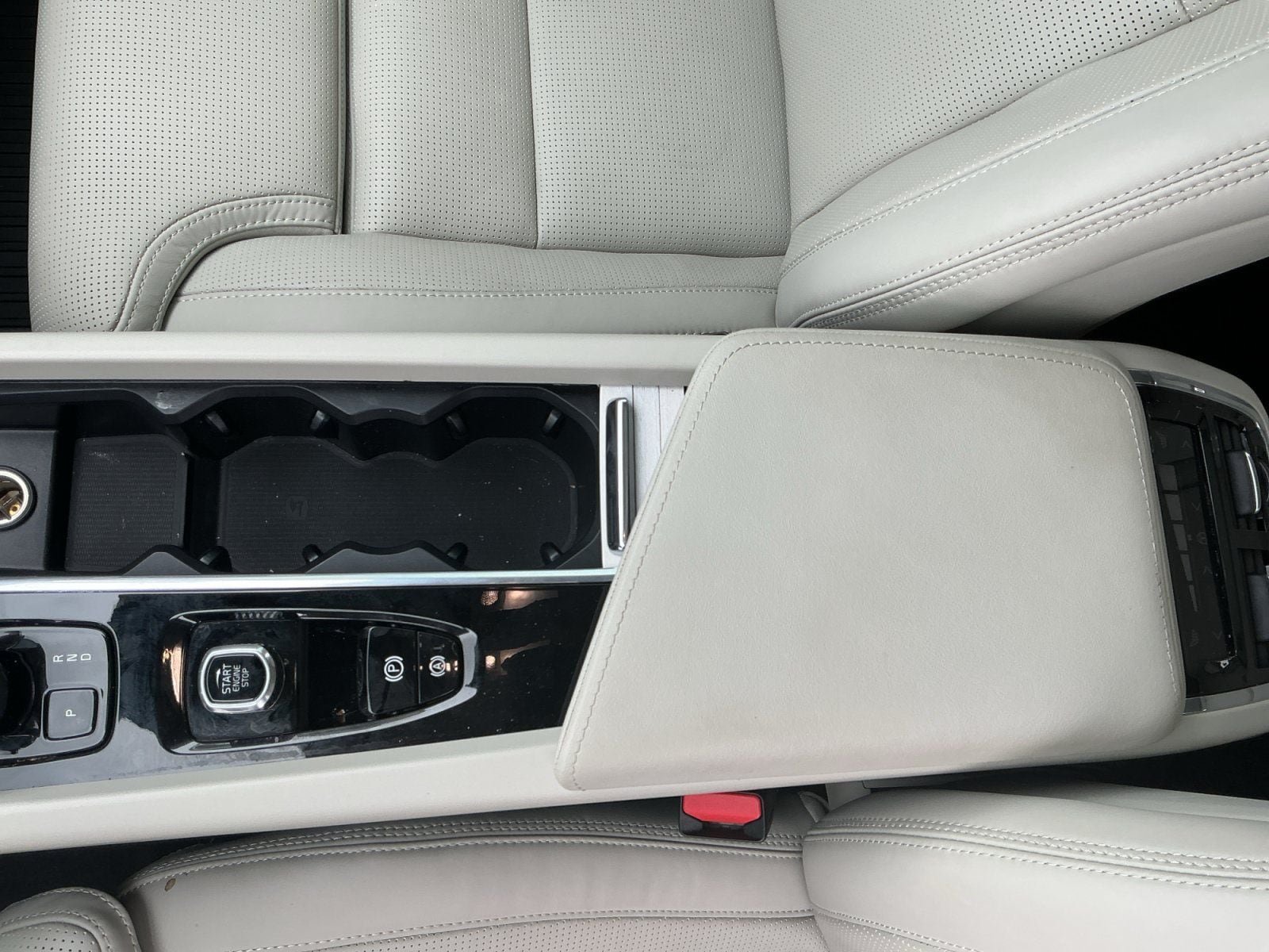 New 2026 Volvo XC60 B5 Ultra w/ Protection Package Premier AWD/4WD image 11