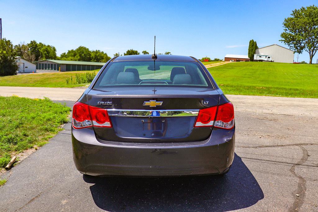 Used 2015 Chevrolet Cruze LT w/ Technology Package image 4